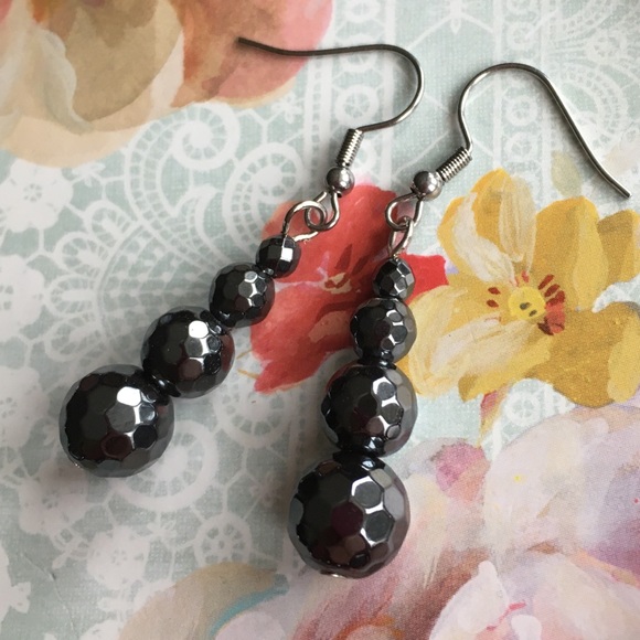 Beautiful Black Hematite Necklace & Earrings Set - Picture 2 of 5